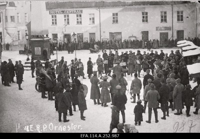 War of Liberty. 4.the army path orchestra performs on the Raekoja Square.