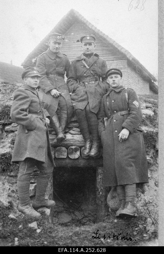 War of Liberty. Kalevi Maleva Battalion officers in Komno village. From the left: the 6th Street junior officer flag Villem Rosberg (Raid), the 6th Street chief flagship Rudolf Penno, the 7th Street chief flagship Ernst Liivmann (Liivrand), the 6th Street chief captain Jaak Kuum.