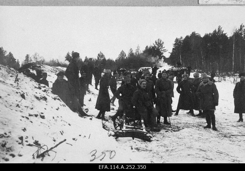 War of Liberty. 1.jalaarmy knee soldiers in the Black River. On the left (with the side against the mullar city) the head of the path, Captain Aleksander Pulk.