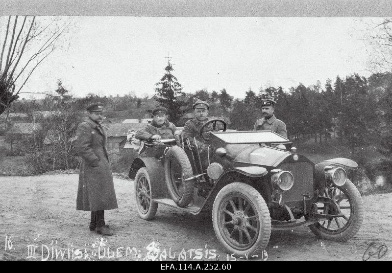 War of Liberty. 3rd Division Chief General Major Ernst Põdder (from the car on the left), Division Chief of Staff Chief of Staff Nikolai Reek (from the back seat of the car) and 6th Commander of the Military Road Karl Tallo (from the car on the right) in Salisburg (Salatsi, Mazsalaca).