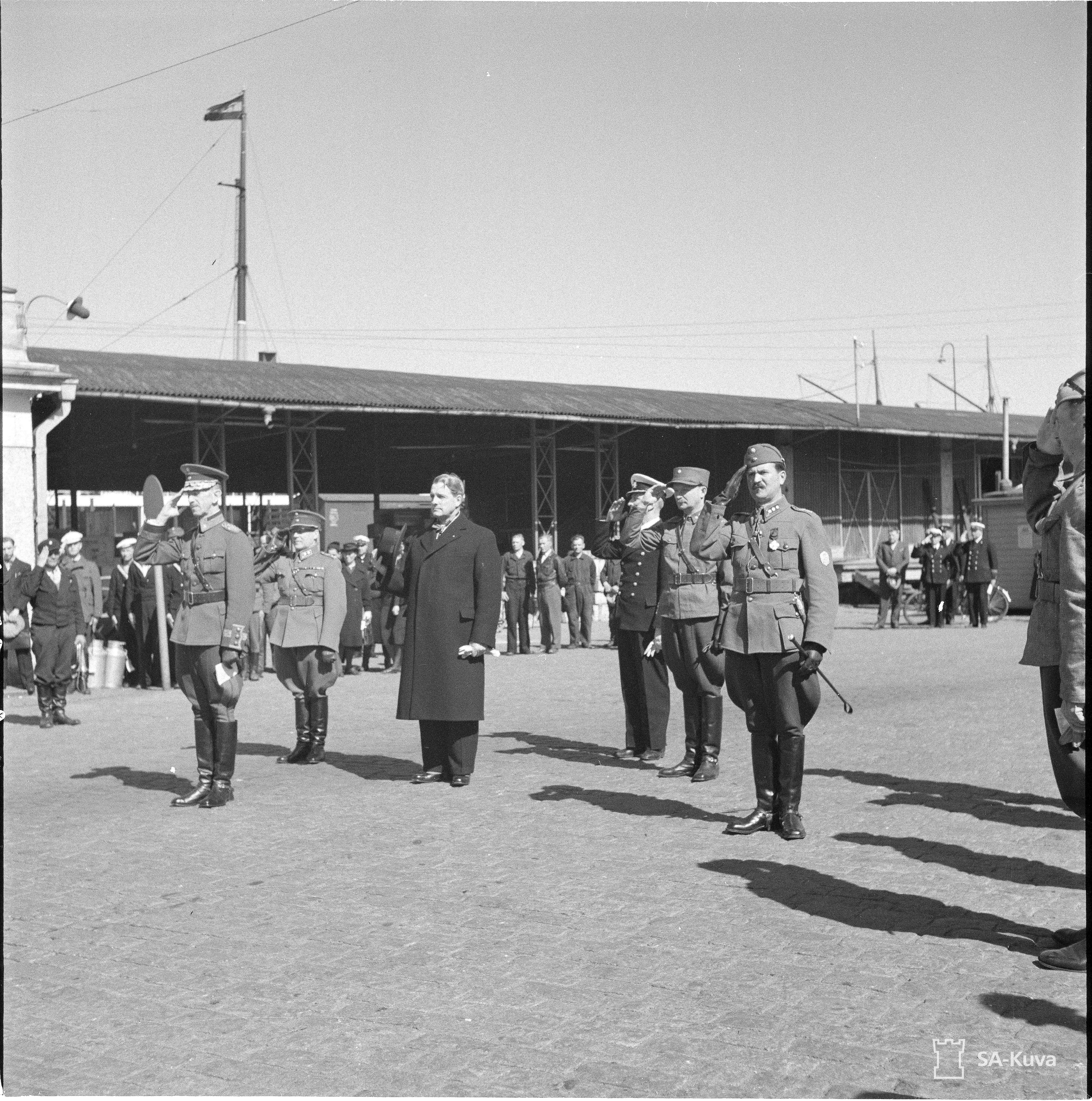 Turku. Kenr. Enckell saapunut seurueineen satamaan, 1940-05-20