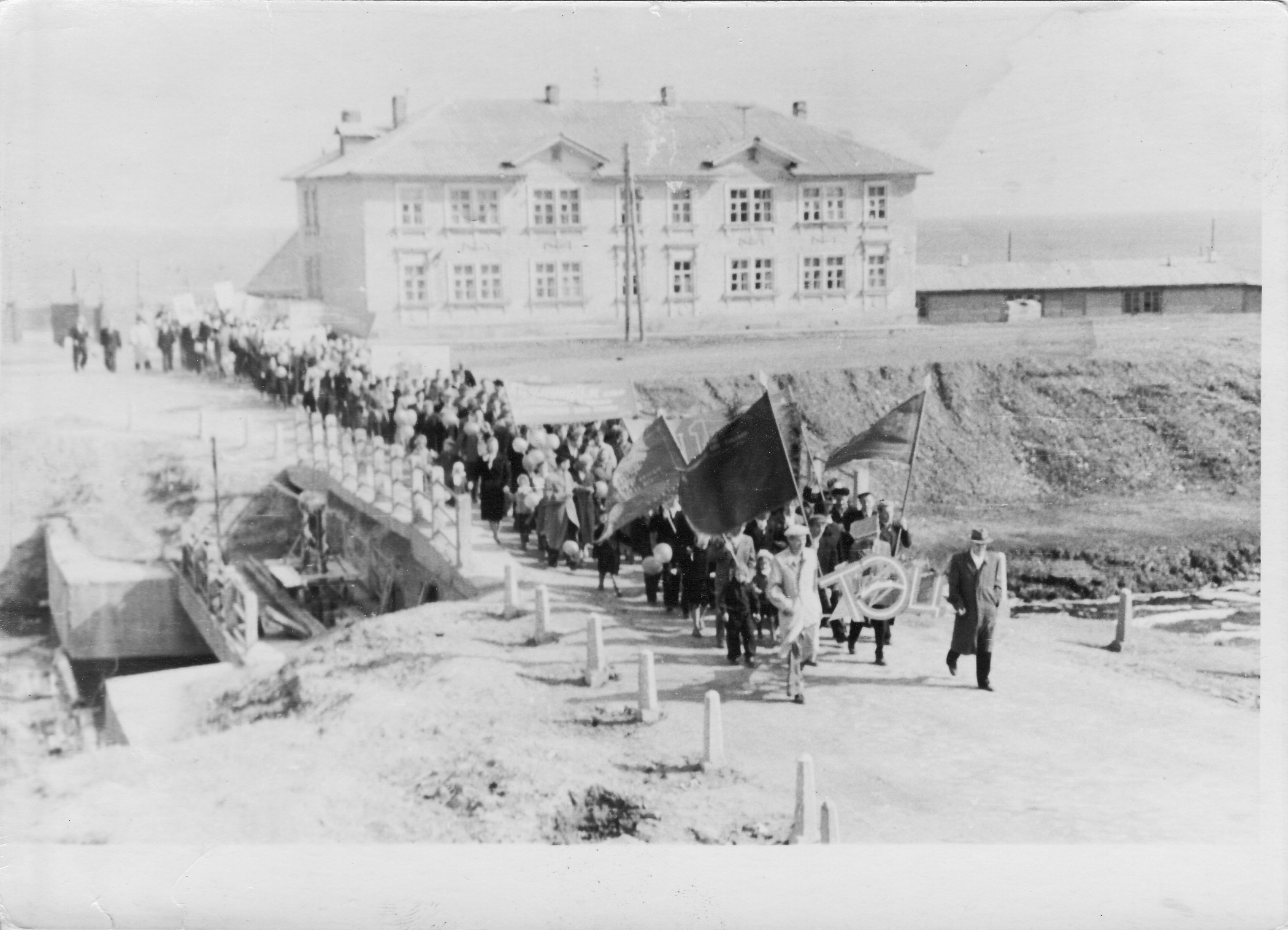 Töötajate (soojusenergia osakond) kolumni moodustamine esimese mai (maipäeva) demonstraktsiooniks. 