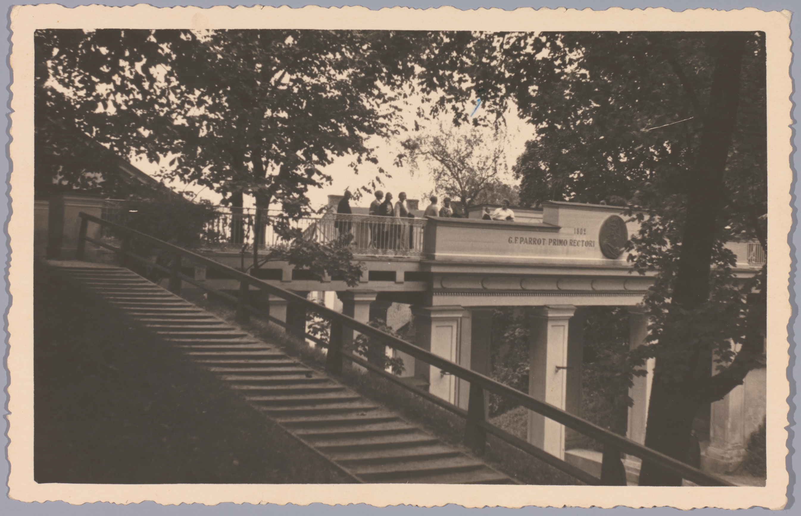 Postkaart Andrus Ansipi kogust. Inglisild