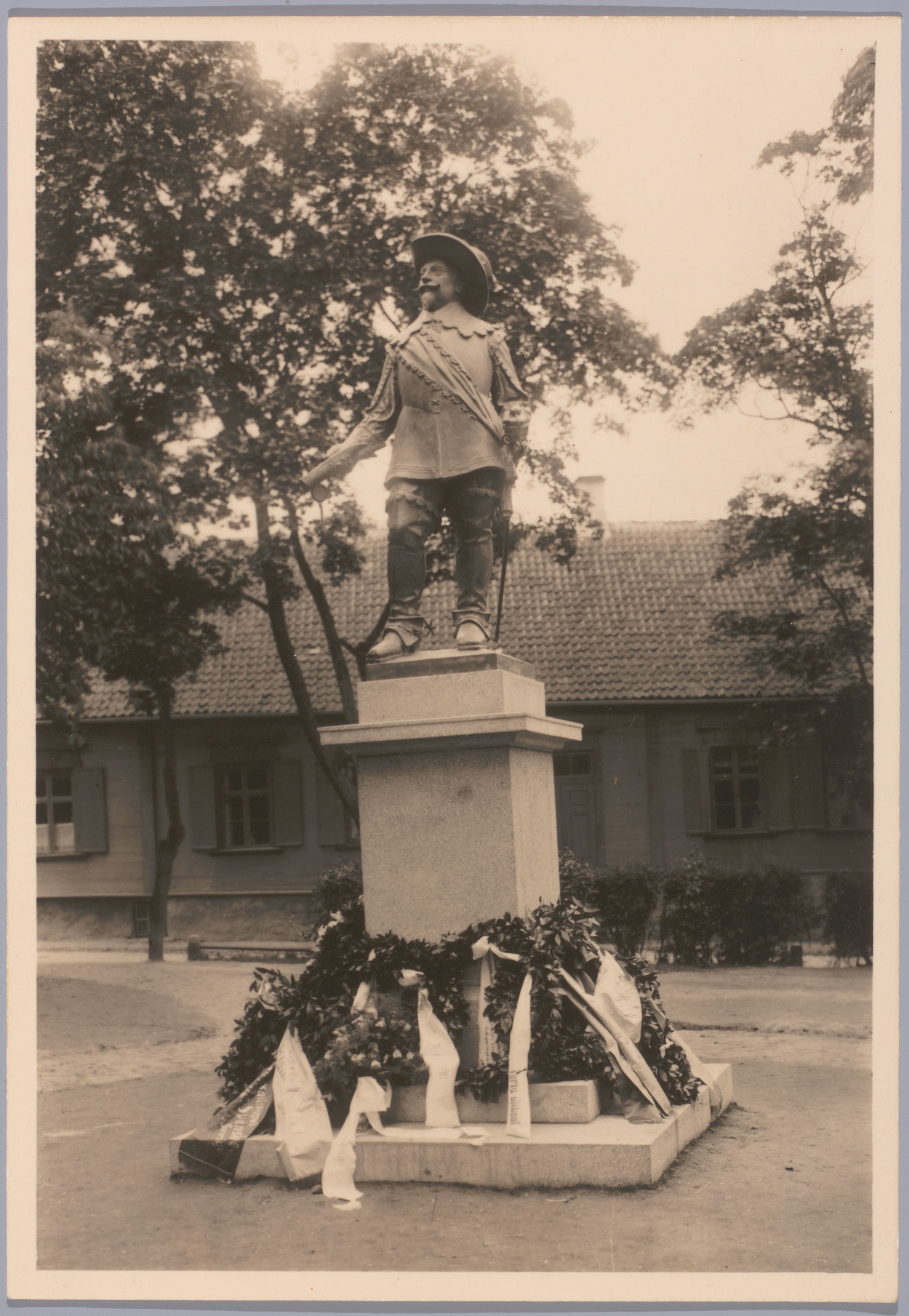 Postkaart Andrus Ansipi kogust. Gustav Adolfi mälestusmärk