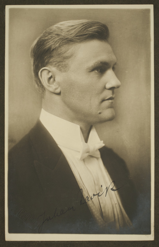 Portree: Juhan Aavik