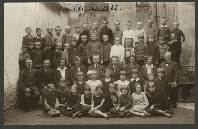 Grupipilt: Tallinna Linna 18. Algkool - 1. klass