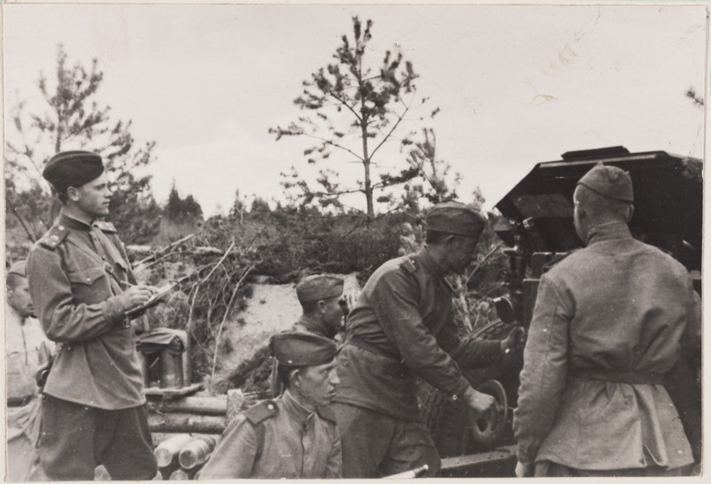 Suurtükiväelased annavad tuld