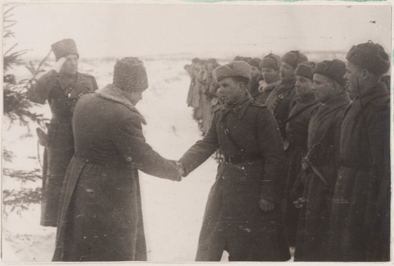 Polkovnik Lepale ordeni üleandmine.