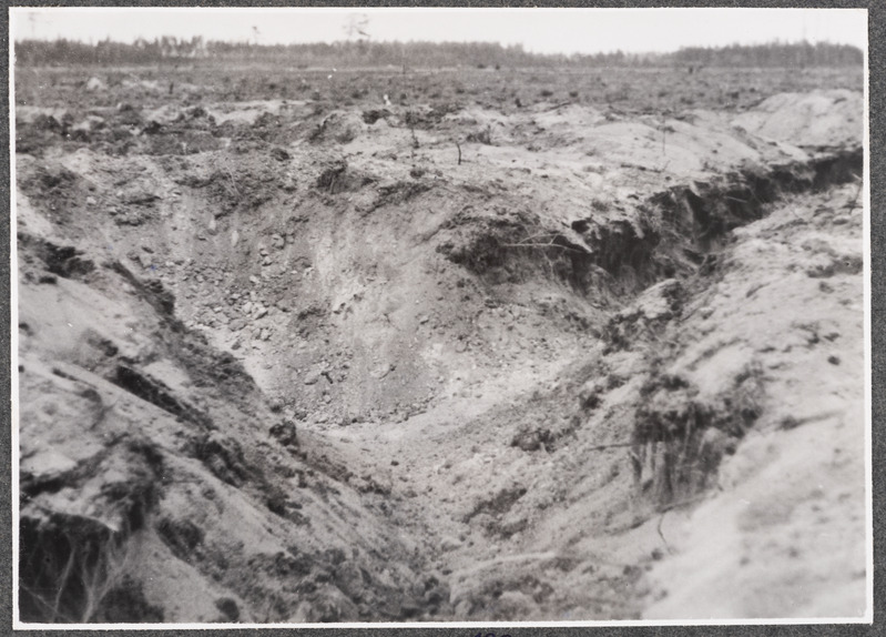 Viimased ettevalmistused otsustavaiks lahinguiks. Suurtükitulest purustatud kaevik