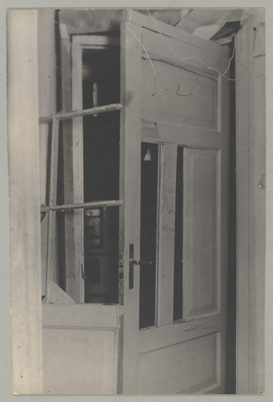 1.detsembri 1924.a. sündmused Tallinnas. Kommunistide riigipöörde katse. Purustatud uks Sõjaministeeriumis 1korrusel.