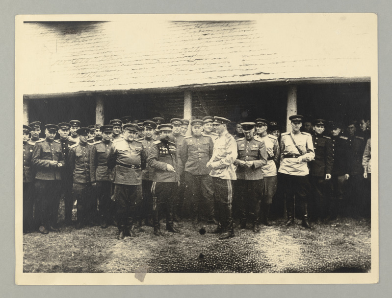 Eesti Laskurkorpuse ohvitsere Kingissepas.