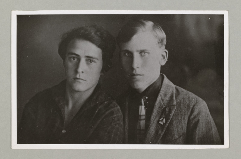 Viktor Kingissepa perekond. Poeg Sergei oma naisega.