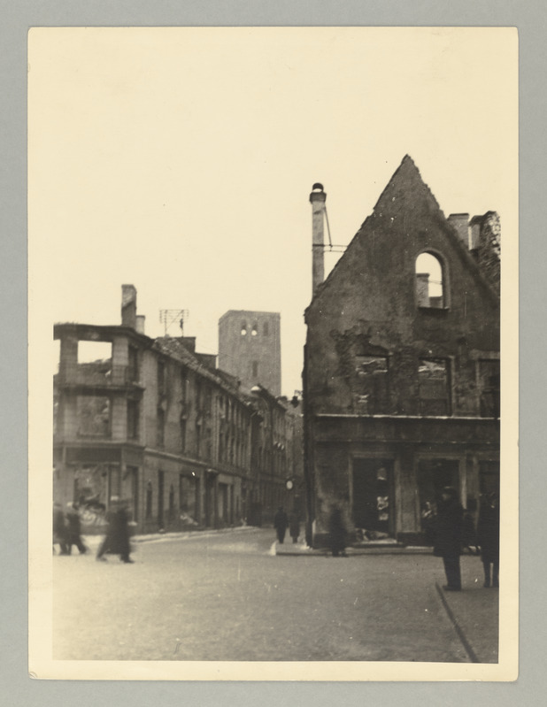 Tallinn 1944.a. Varemed Harju tänaval (?)