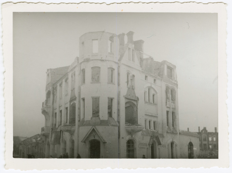 Purustatud Tartu 1944.a. Holmi ja Kalda tän. nurk.