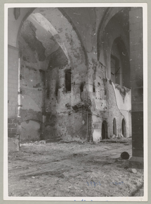 Tallinn peale põlemist 10.03.1944. Niguliste kiriku põhjasein.