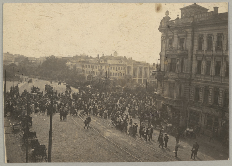 Sõdurid lähevad rindele. Moskva 1917.a. suvel.
