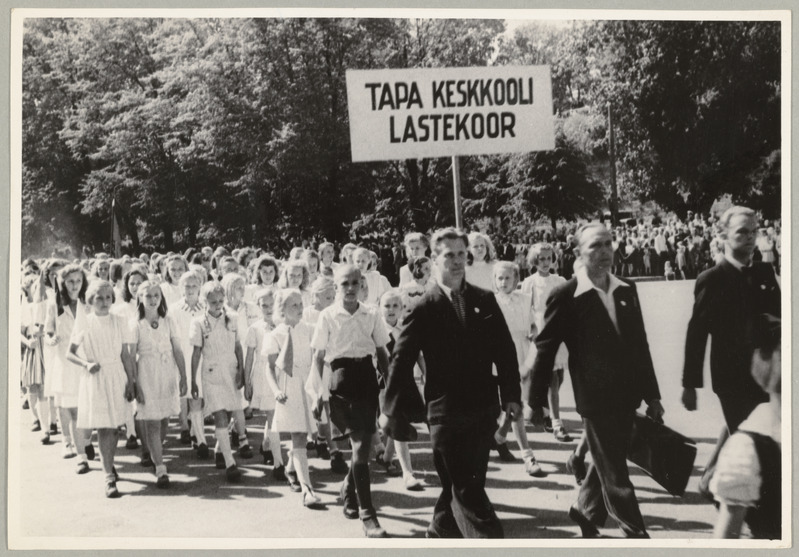 XII üldlaulupeo rongkäik, 28. juuni 1947. Tapa Keskkooli lastekoor.