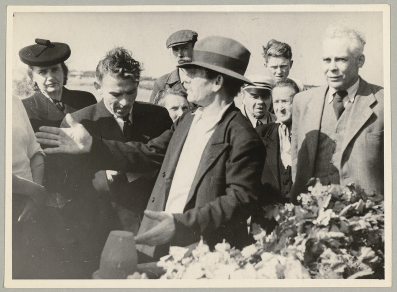 Eesti ametiühingute I kongressist osavõtnud saadikute mõrvamist pealt näinud kohalik talupoeg V. Ofitserov seletab tolleaegset mõrvamise sündmust.