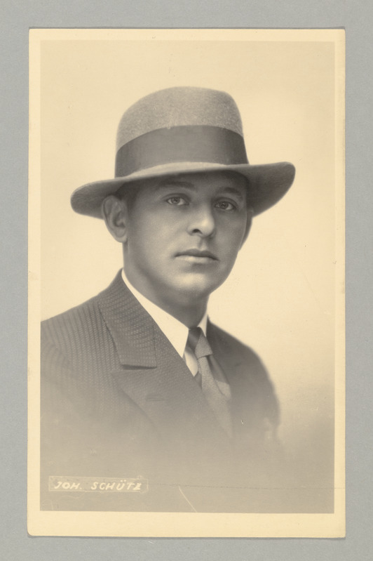 Eesti kirjanike portreed - Johannes Schütz (Juhan Sütiste).