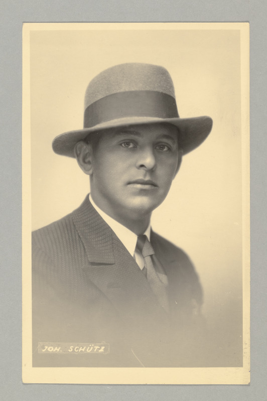 Eesti kirjanike portreed - Johannes Schütz (Juhan Sütiste).
