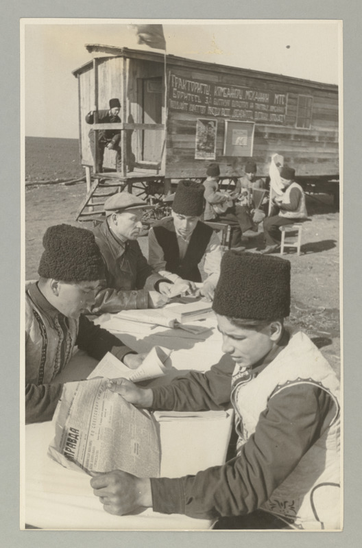 Seeria :"25 aastat Moldaavia NSV". Tšadõr-Lungi MTJ välibaasis.