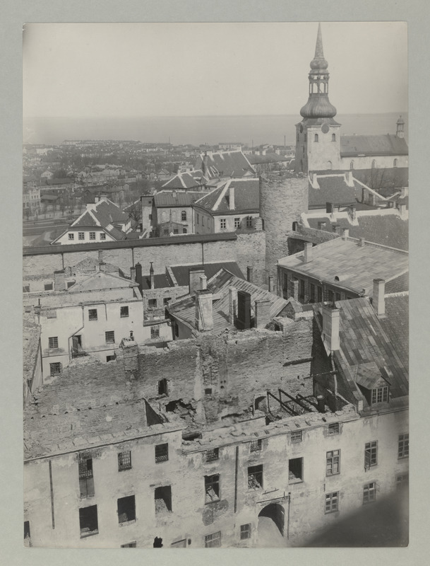 Vaade Toompea põlenud vanglale Pika Hermanni tornist ca 1920.a.