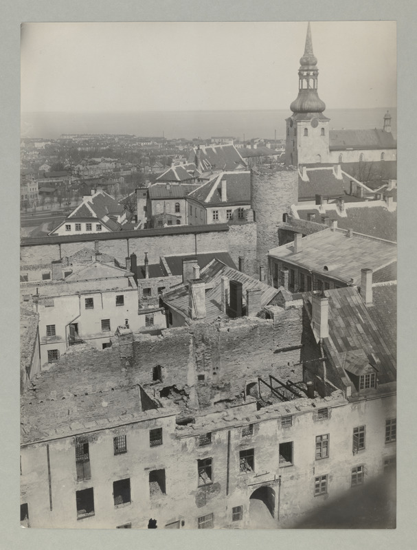 Vaade Toompea põlenud vanglale Pika Hermanni tornist ca 1920.a.