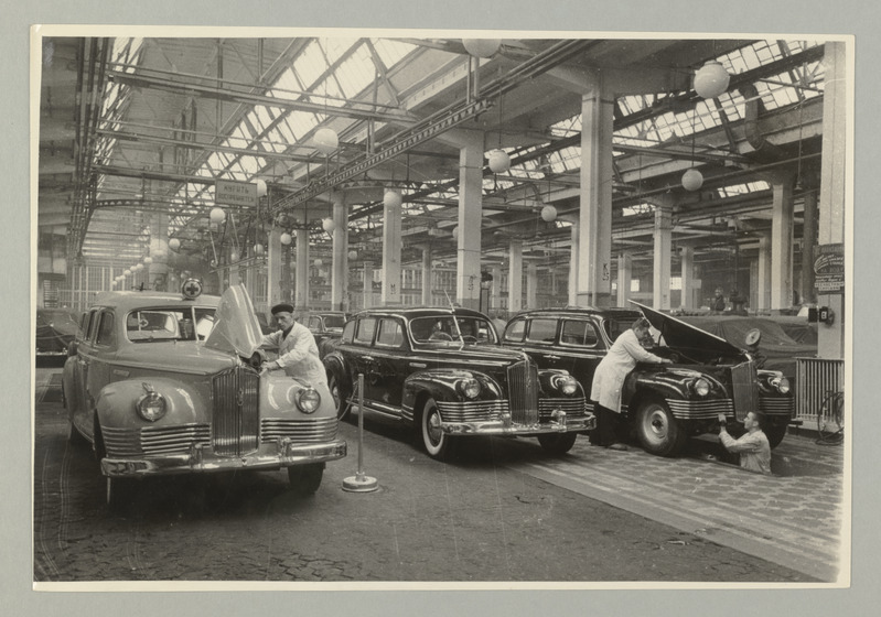 Seeria: "Valimiste puhul NSVL Ülemnõukogusse". Moskva Stalini nimelise autovabriku sõiduautode "ZIS 110" kokkumonteerimise tsehhis.