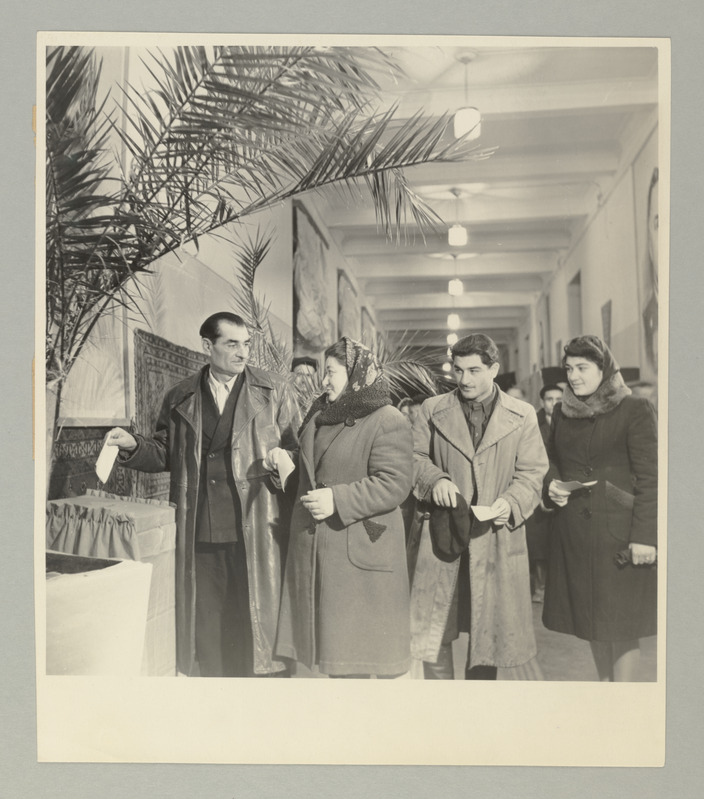 Seeria: "Valimised NSVL Ülemnõukogusse 12.märtsil 1950.a." Valimised Bakuu Stepan Rasini nimelise asula valimisringkonnas.