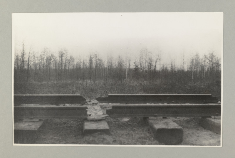 Partisanide poolt purustatud raudtee Utorgoši jaama juures.