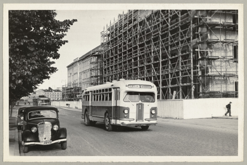 Seeria: "Fotosid Eesti NSV-st mitmesugustelt elualadelt". Elumajade uusehitus Tallinnas.