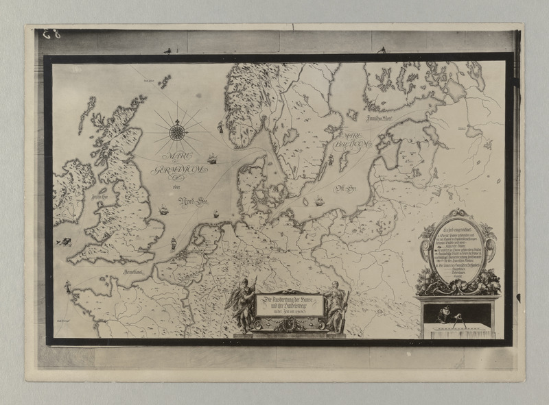 "Livland-Estland Austellung". Fotokoopiad näituse väljapanekutest: skeeme ja kaarte Eesti- ja Liivimaa kohta majandusest, rahvastikust jms. stende balti-saksa kultuuritegelastest, venelaste sõjavastase propaganda plakateid, metsloomade topiseid jm.