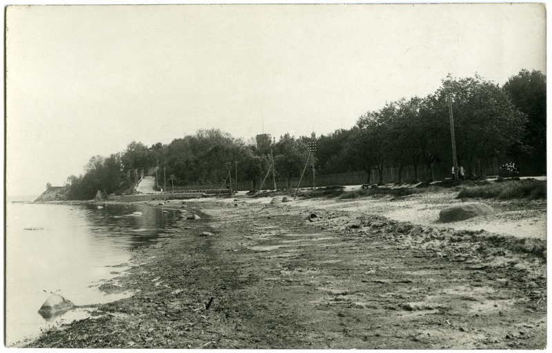 Maarjamägi, vaade Kadrioru alt Maarjamäe lossi suunas, mererand, ca 1905-6. a. Reval Strand bei Marienberg.