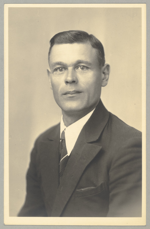 Portree: Aleksander Tõnisson - ENSV Ülemnõukogu saadik 1940. a.