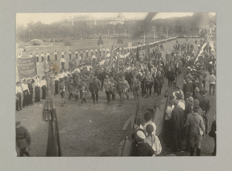 Paraad Revolutsiooni ohvrite väljakul.