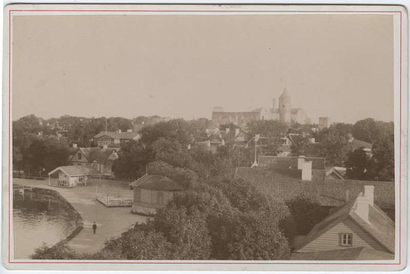 Haapsalu, tagaplaanil Haapsalu piiskopilinnus