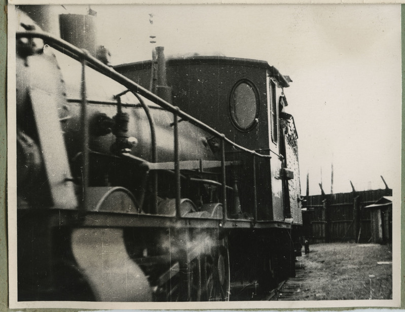 A. M. Lutheri vabriku toormaterjali transportimine - vineeripalkide saabumine raudteel vabriku hoovi