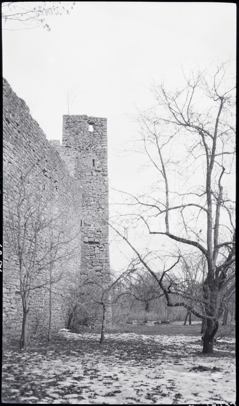 Haapsalu piiskopilinnuse varemed.