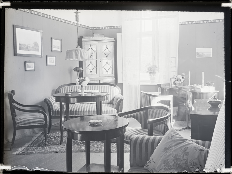 Detail toa sisevaatest, juugend-stiilis mööbel