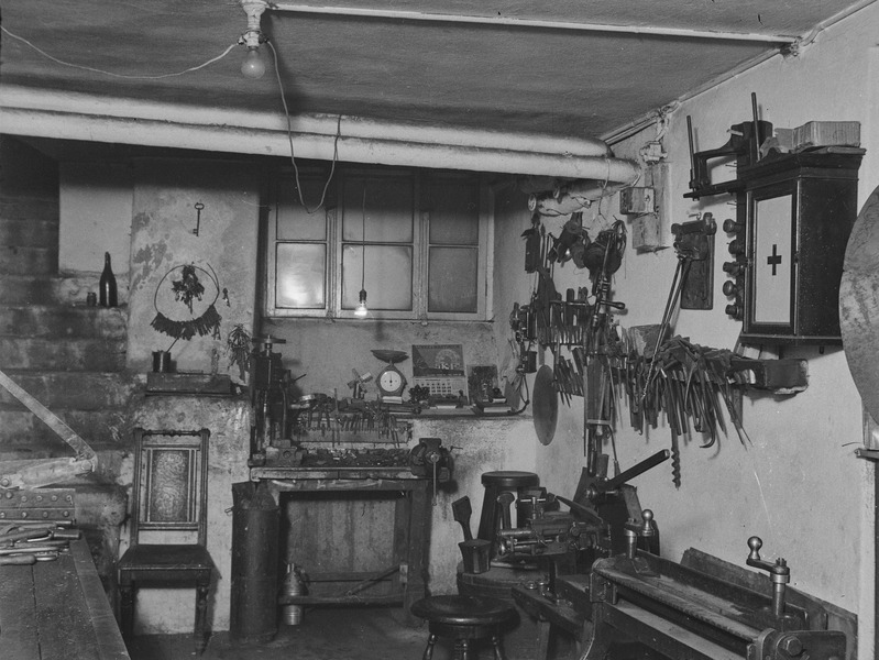 Pleki- ja lukusepa töökoda.