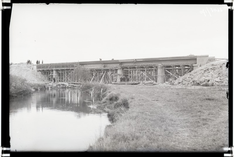 Raudbetoonsilla ehitus Tartu-Petseri raudteel