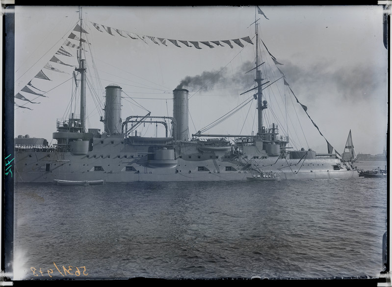 Sõjalaev Tallinna reidil