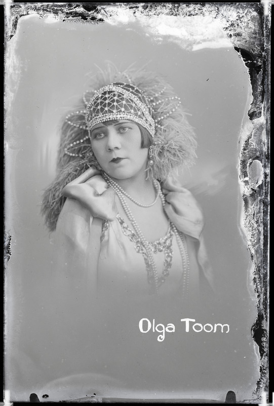 Portree: naisartist Olga Toom