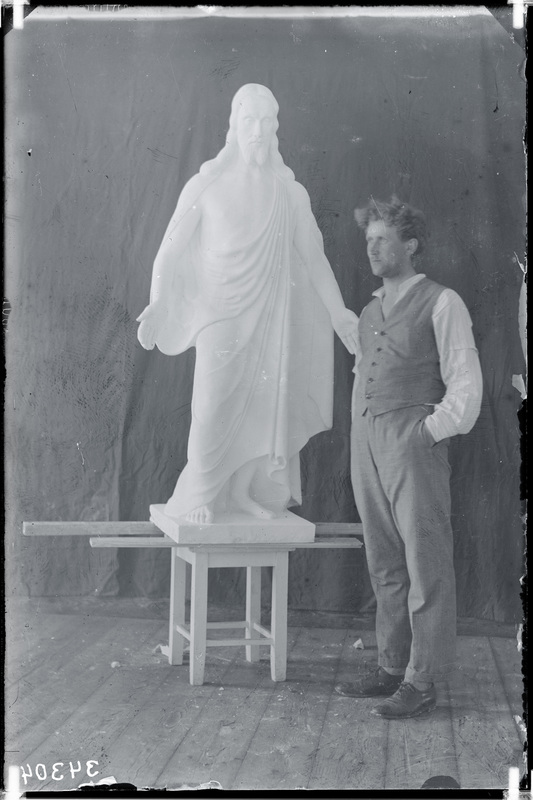 Skulptor Amandus Adamson (1855-1929) skulptuuriga.