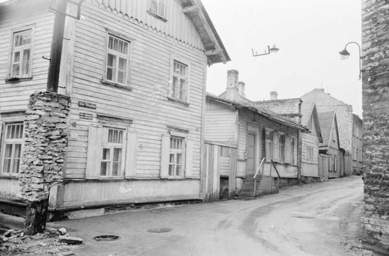 Tallinn. Väike-Pääsukese tänav.