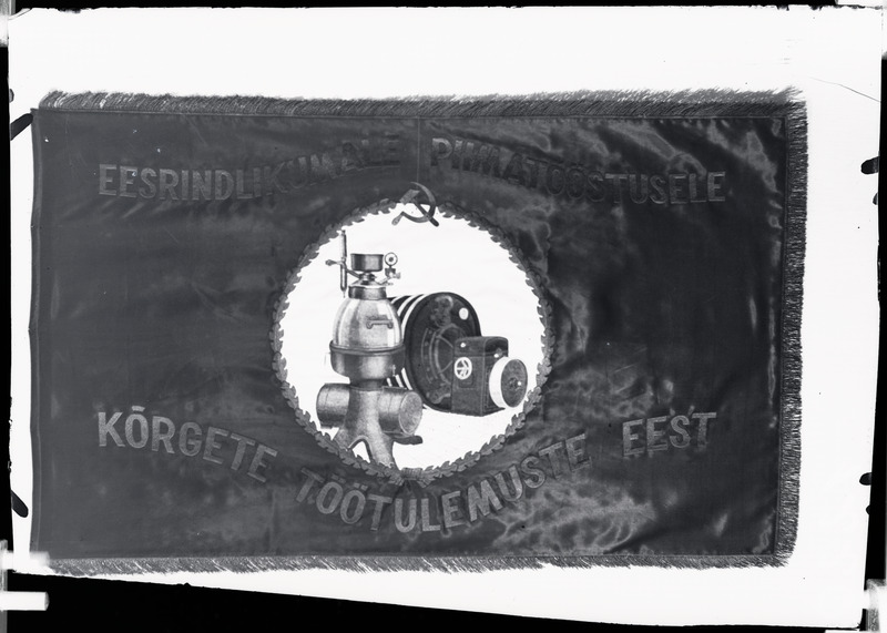 Foto lipust tekstiga: "Eesrindlikumale piimatööstusele kõrgete töötulemuste eest