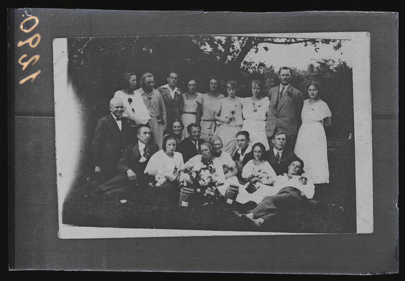 Grupp inimesi looduses."Valvaja" selts 1926-1927.a.