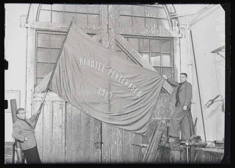 Raudteelaste lipp. Esikülg, tekst lipul Raudtee peatehased 1917