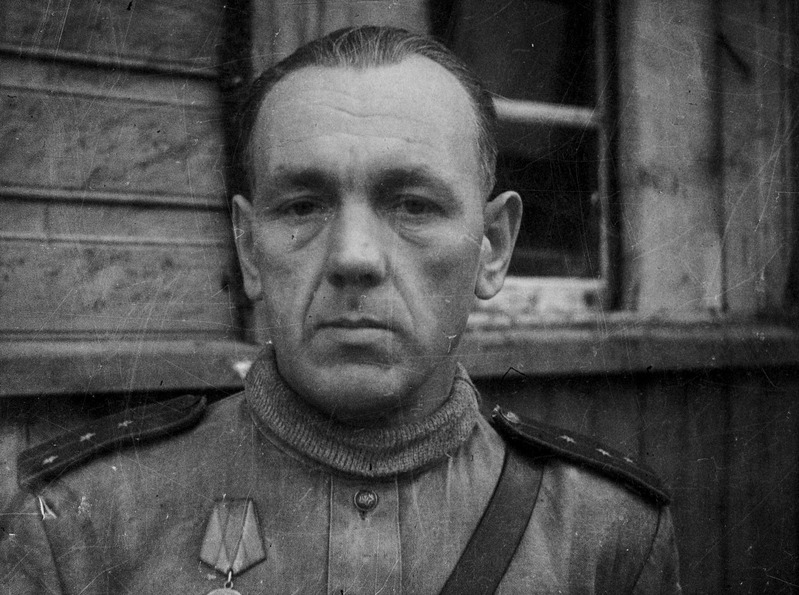 Pataljoni komandöri asetäitja kapten Klettenberg 921 laskurpolgust. Sõrve detsember 1944