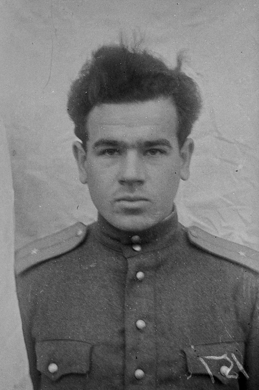 Tundmatu vanemleitnanti portree, peakatteta, Kloogal 1945.a.